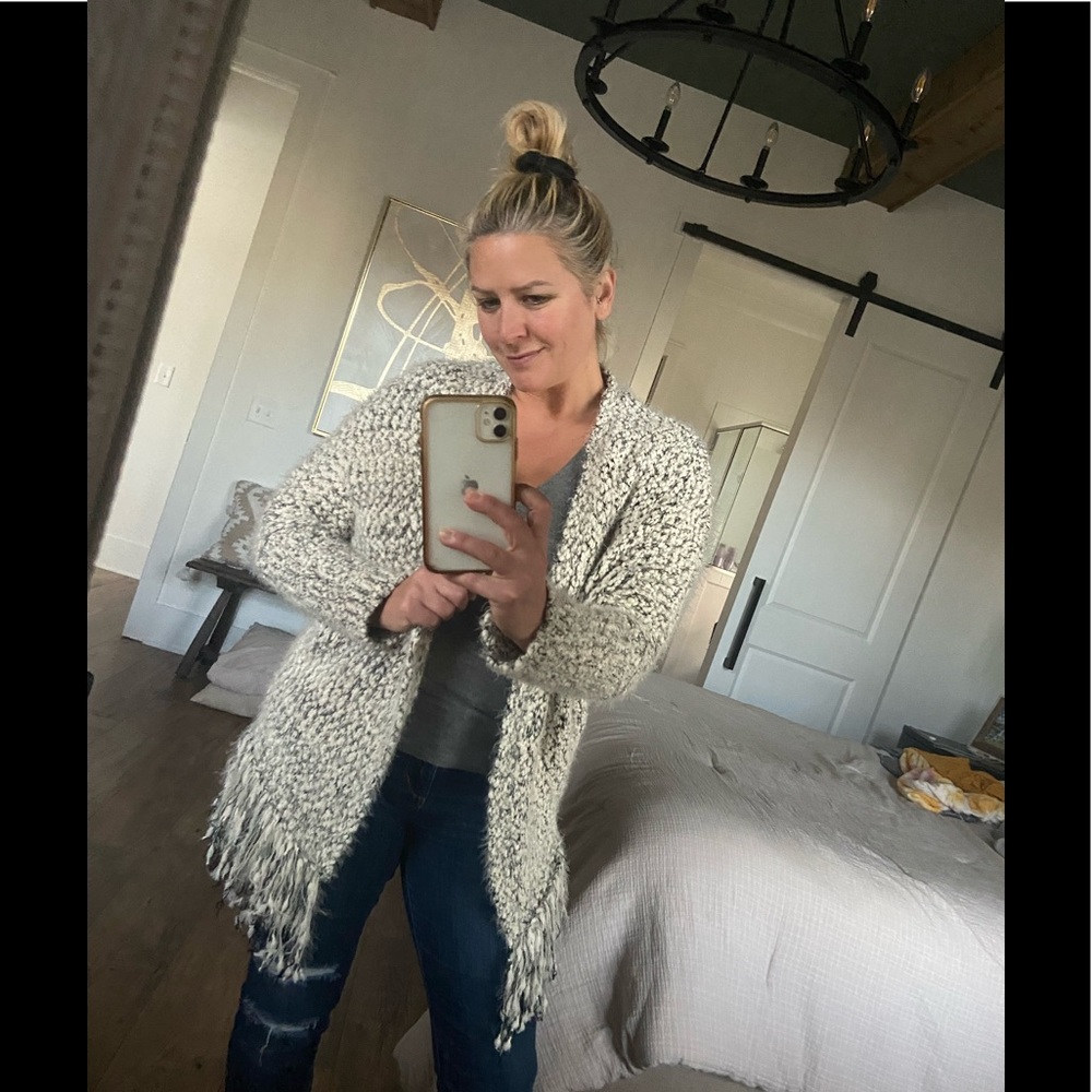 🎉Host Pick🎉Cozy Fringe Sweater - Picture 2 of 11